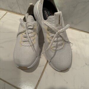Skechers Air-Cooled Memory Foam White Stretch-Fit Sneakers, size 7.5